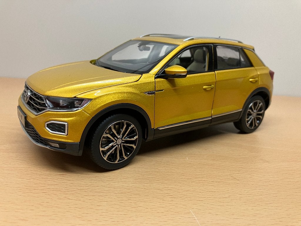 Volkswagen  T-Roc  van 2018  Gold metallic  1/18 Paudi, Hobby en Vrije tijd, Ophalen of Verzenden, Nieuw, Auto, Overige merken