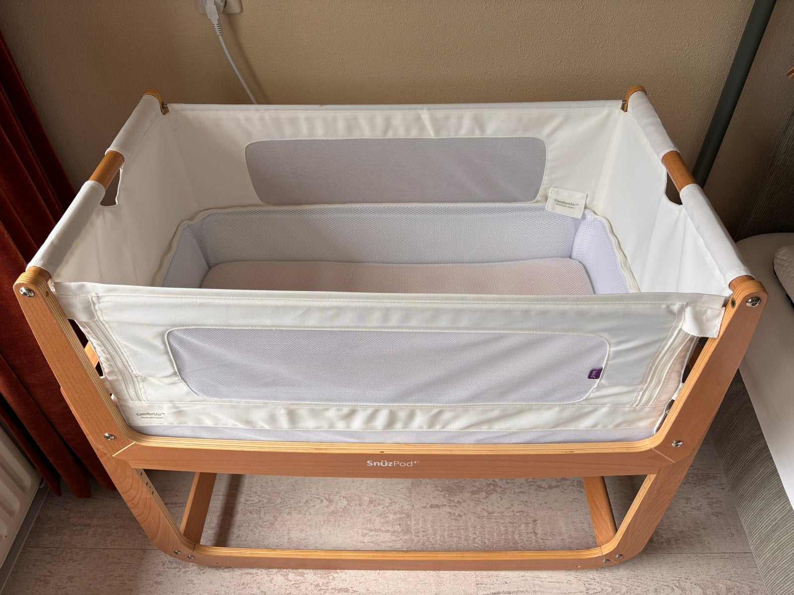 SnüzPod 4 Co-Sleeper - hele goede staat, Kinderen en Baby's, Ophalen, Zo goed als nieuw, Wieg