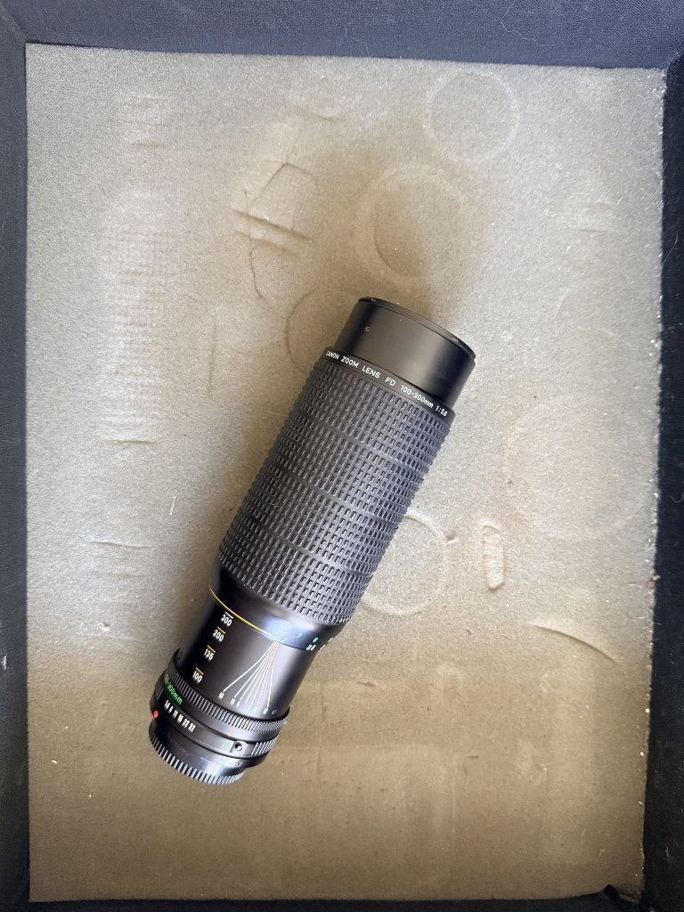 Canon FD 100–300mm f/5.6 – vintage telezoomlens, Ophalen, Gebruikt, Canon, Telelens