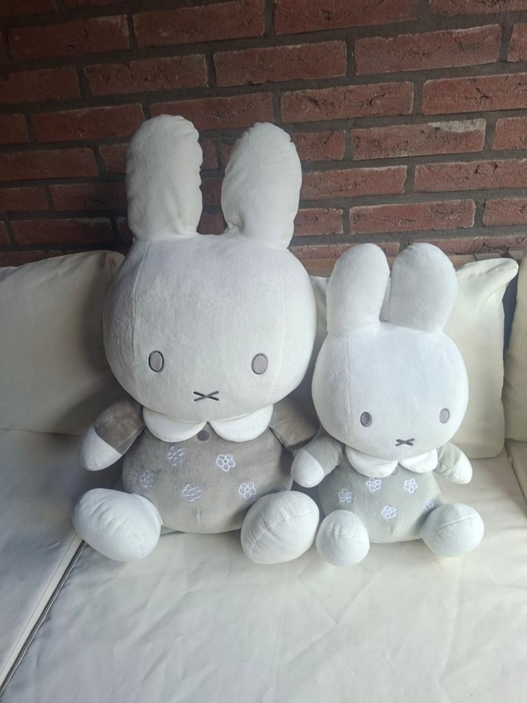 Nijntje knuffels - set van 2 (groot en middelgroot), Kinderen en Baby's, Speelgoed | Knuffels en Pluche, Overige merken, Grijs