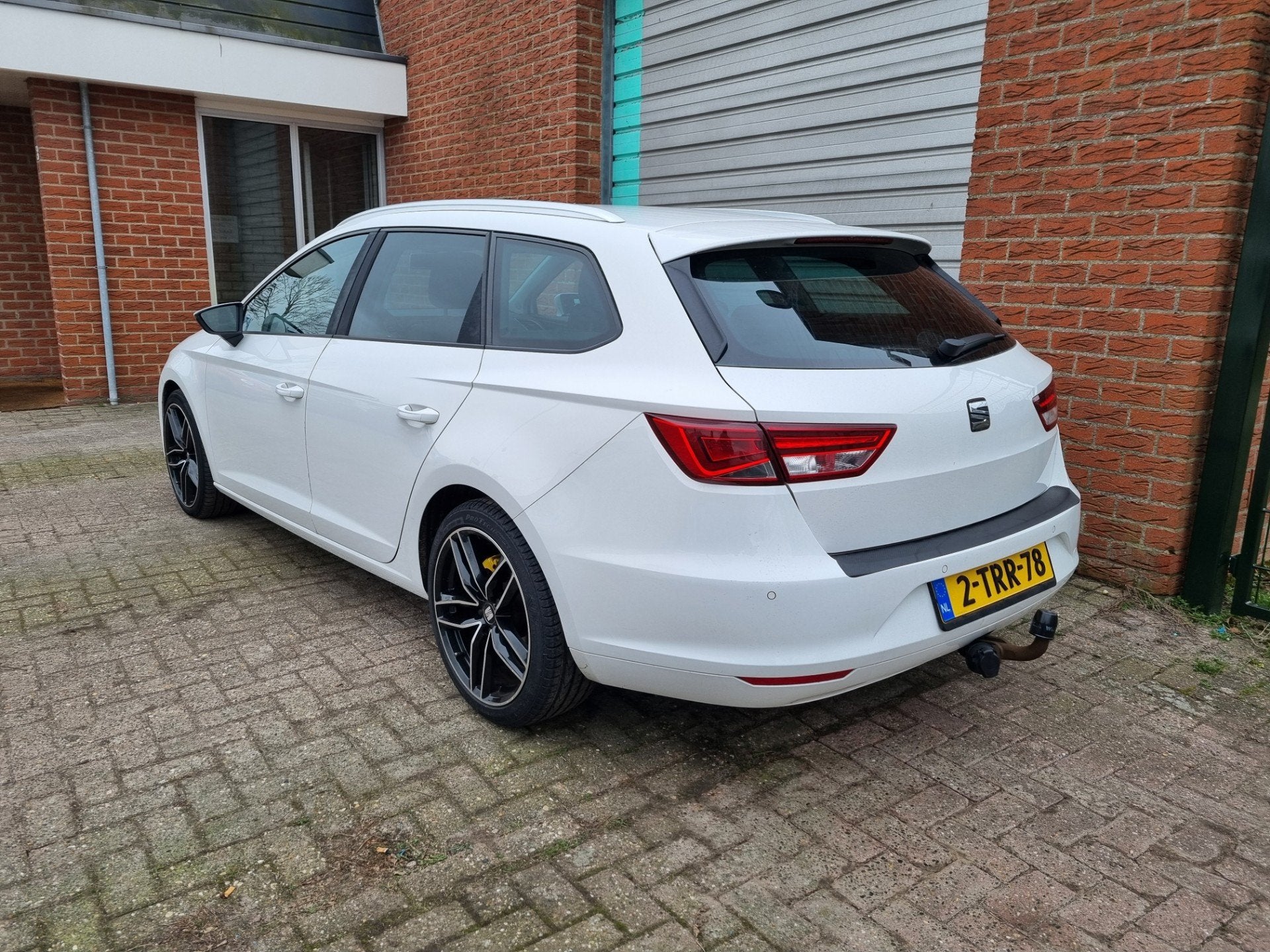 Seat Leon ST 1.6 TDI Style Business Ecomotive Navi Bj:2014 N, Auto's, Voorwielaandrijving, Euro 5, Gebruikt, 4 cilinders
