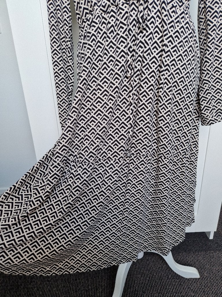 NIEUWE jurk ZOSO - zwart/beige - maat S/M -mooie zachte stof, Maat 38/40 (M), Beige, Nieuw, Ophalen of Verzenden