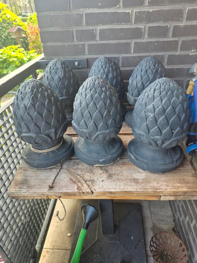 Stenen dennenappels, Ophalen, Steen