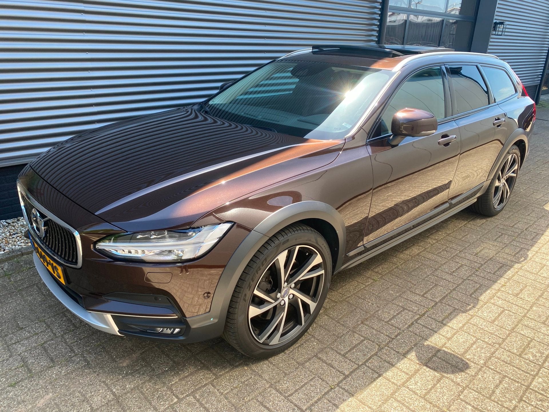 Volvo V90 Cross Country 2.0 D5 Pro, Automaat, 4 cilinders, 2500 kg, Leder