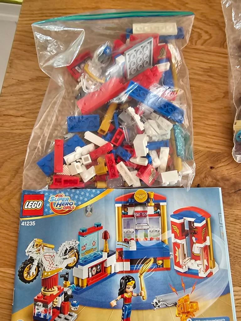 Heel veel Lego friends, super hero, Kinderen en Baby's, Speelgoed | Duplo en Lego, Ophalen of Verzenden, Zo goed als nieuw