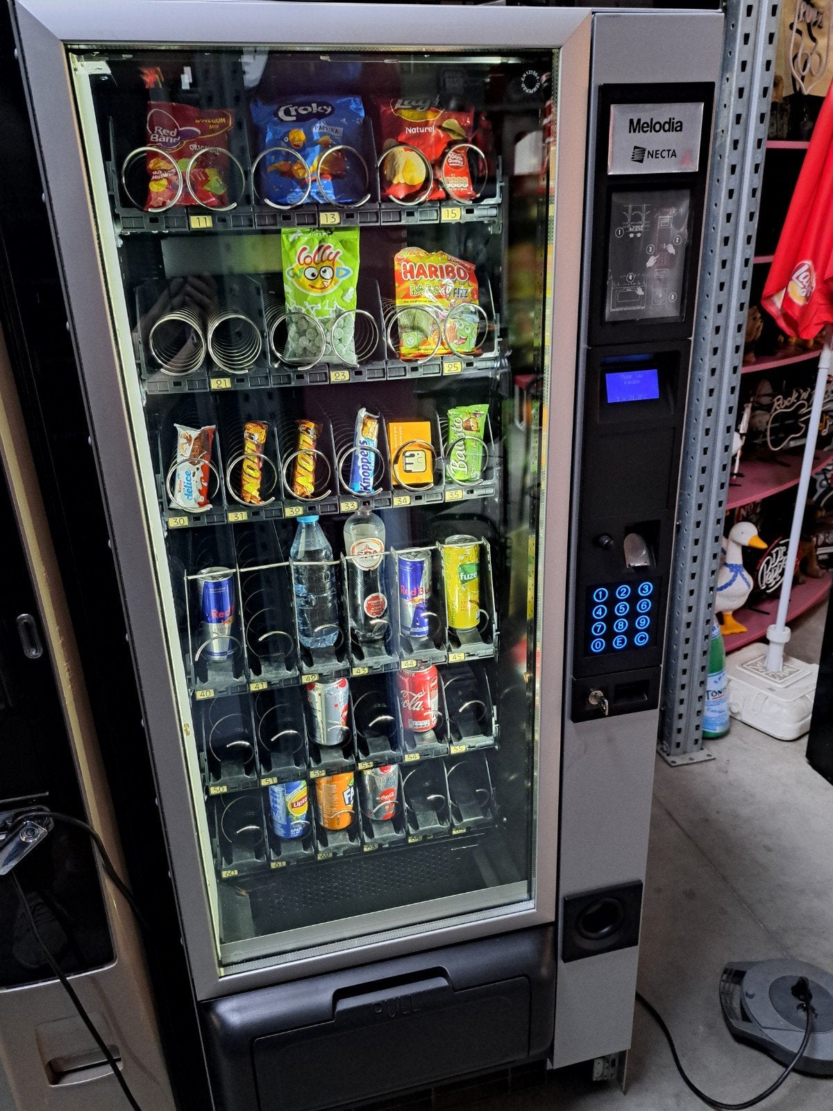 fris / snack automaat gekoeld compact model, Ophalen