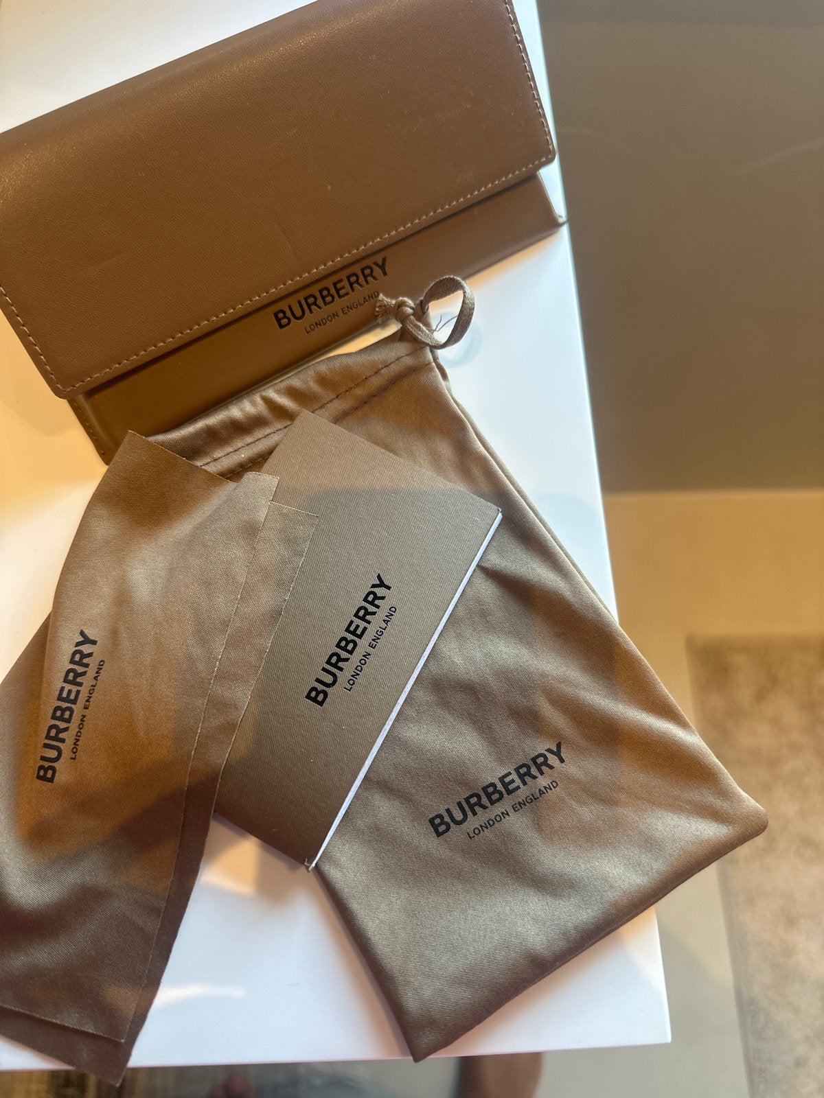 Burberry brilkoker met dustbags en poetsdoekje, Overige merken, Bruin, Ophalen of Verzenden, Zo goed als nieuw