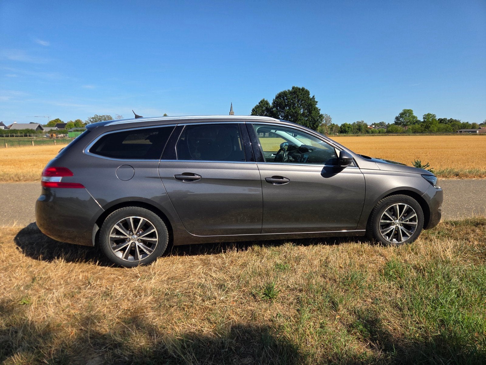 IN PRIJS VERLAAGD Peugeot 308 1.2 E-thp 96KW/130PK SW AUT 20, 1199 cc, 635 kg, Origineel Nederlands, 1100 kg
