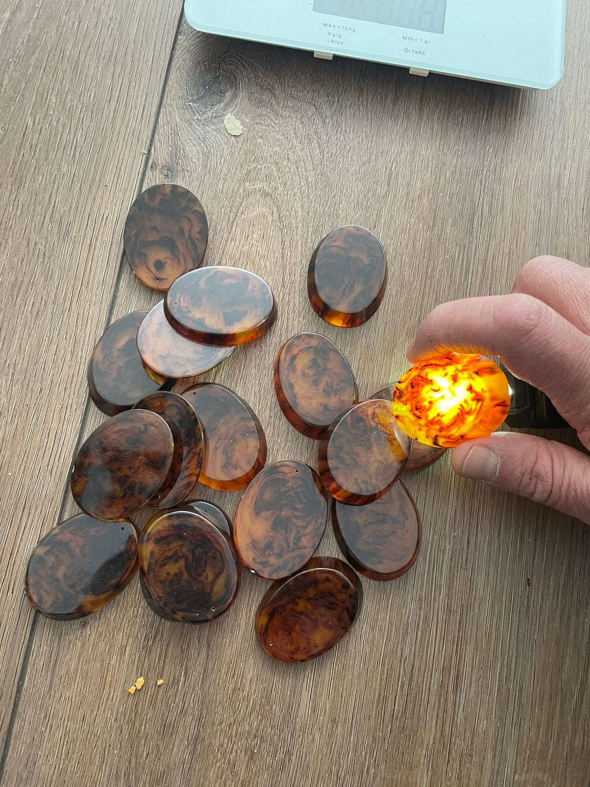 Bakeliet Antieke knopen 18 stuks 192 Gram, Ophalen of Verzenden, Buitenland, Munten