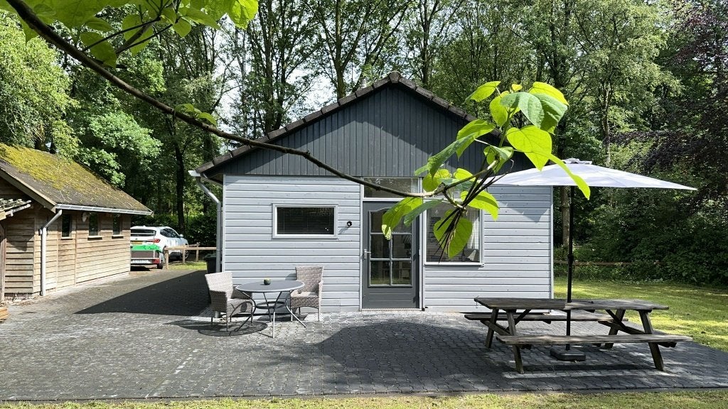 TE HUUR: Vrijstaande gemeubileerde houten woning met tuin, Direct bij eigenaar, Vrijstaande woning, 3 kamers, 60 m²