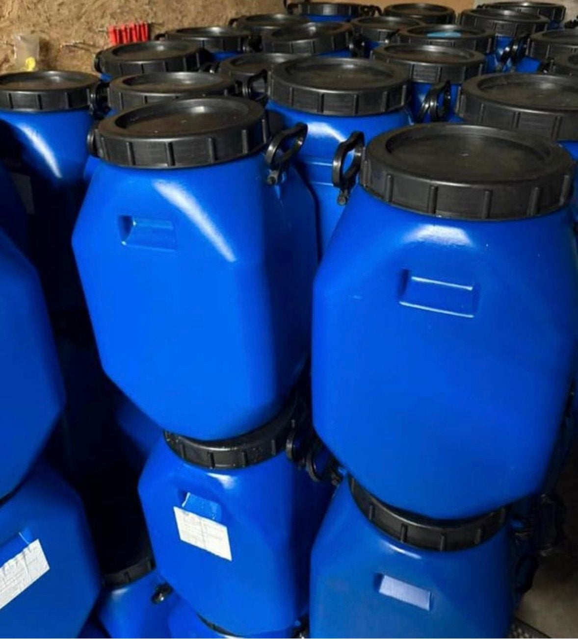 Grote voorraad voertonnen voerton tonnen vaten 30 liter, Ophalen of Verzenden, Zo goed als nieuw
