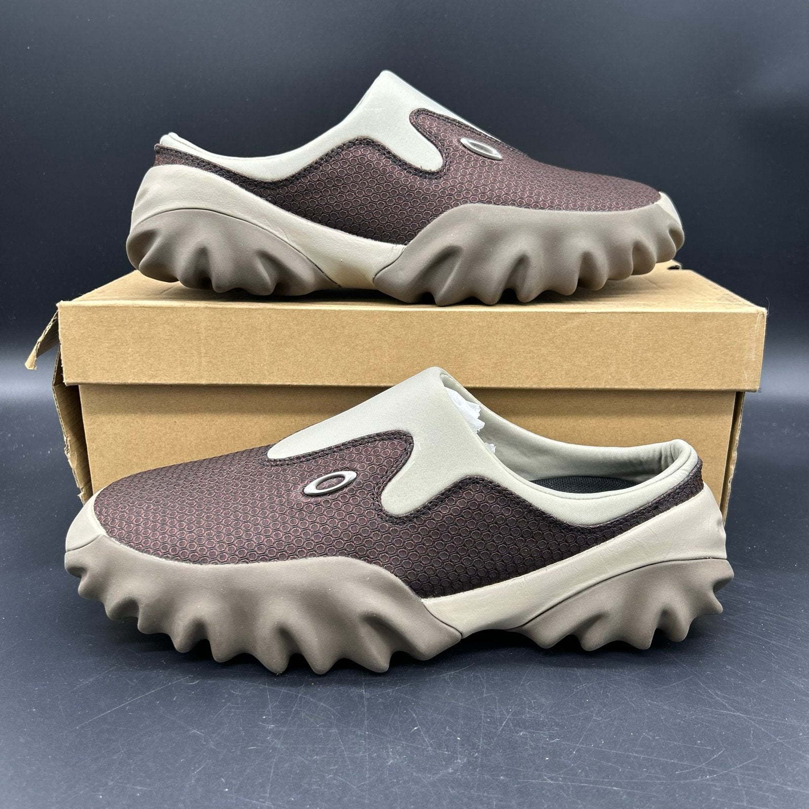 Gloednieuwe Oakley Factory Team Chop Saw Mule - Maat 43, Kleding | Heren, Schoenen, Ophalen of Verzenden, Nieuw, Bruin, Slippers