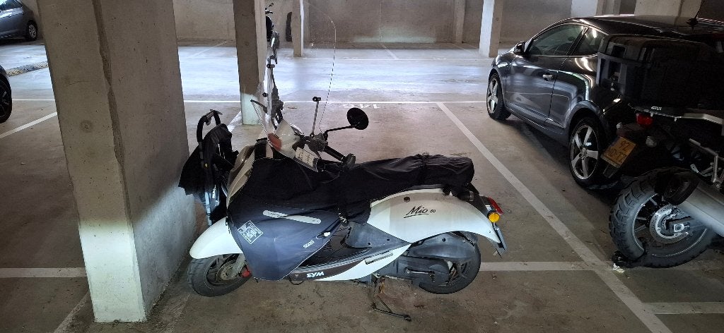 SYM Mio 50 | Goed Onderhouden | Nieuw Scherm | €350, Fietsen en Brommers, Scooters | SYM, Gebruikt, Benzine, 50 cc, Maximaal 25 km/u