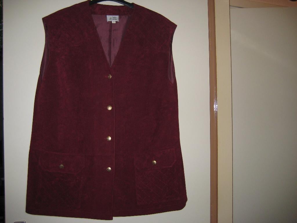 Rode vest, 46, Belle Surprise, Ophalen of Verzenden, Zo goed als nieuw, Maat 46/48 (XL) of groter, Rood