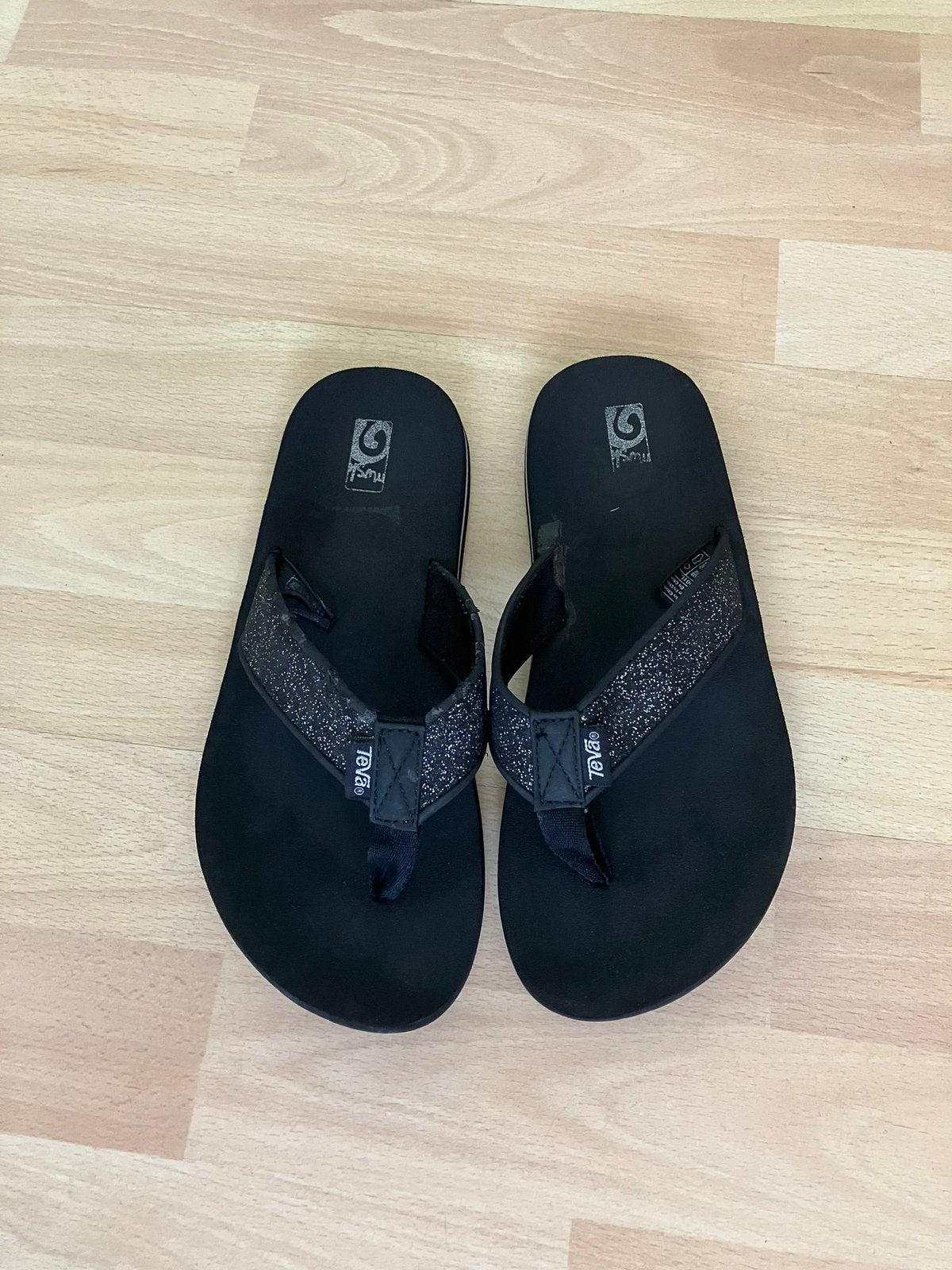 Teva Mush zwarte teenslippers mt 37 izgs, Kleding | Dames, Schoenen, Slippers, Zwart, Ophalen of Verzenden, Gedragen