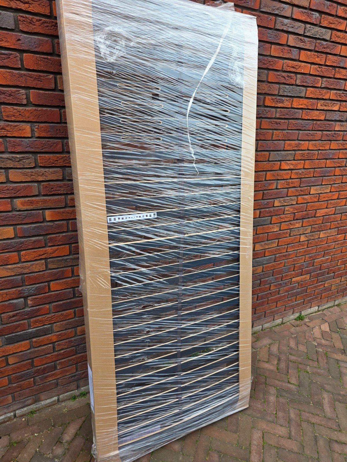 Foto 2 van Twee nieuwe lattenbodems Emotion 90x210 vlak