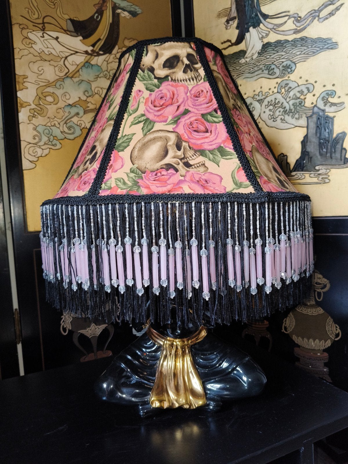 Handgemaakte lampenkap met schedels,rozen, kralen en franjes, Huis en Inrichting, Lampen | Lampenkappen, Ophalen of Verzenden