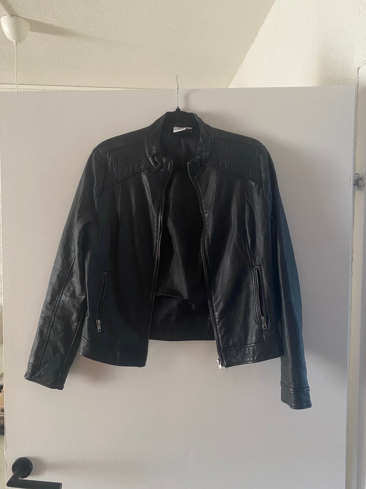Mooie zomerjas, Maat 38/40 (M), Zwart, Ophalen of Verzenden, Zo goed als nieuw