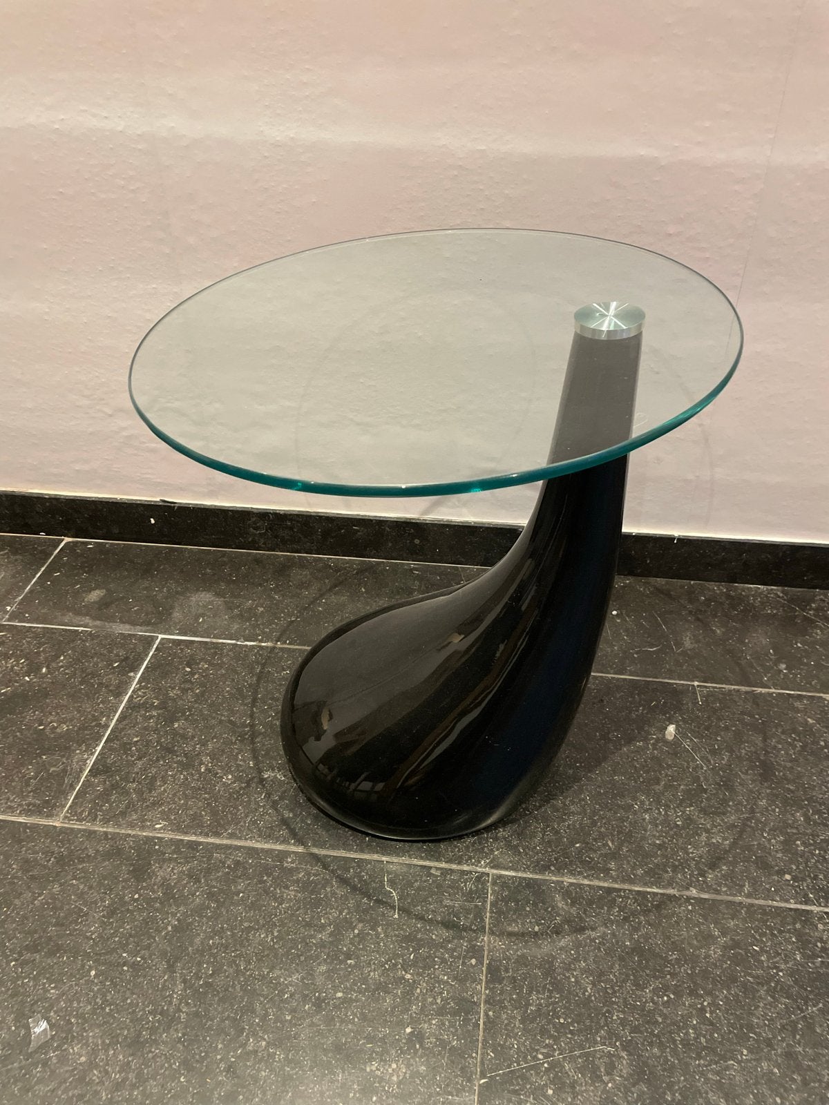 Moderne bijzettafel met glazen blad en zwarte voet, Ophalen, 50 – 75, Minder dan 50 cm, 50 tot 100 cm