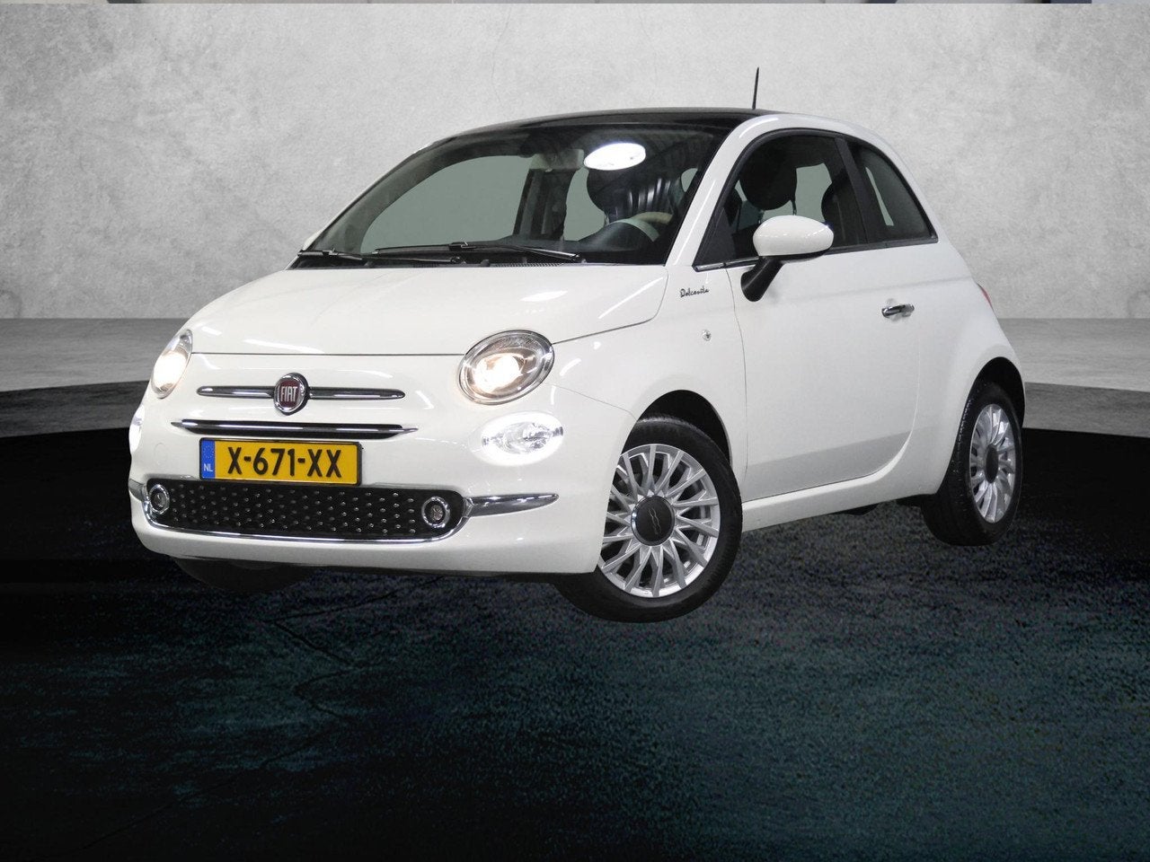 Fiat 500 1.0 Hybrid Dolcevita | LEER/Stof 2 Tone | Glazen da, 21 km/l, 4 stoelen, Bedrijf, Handgeschakeld