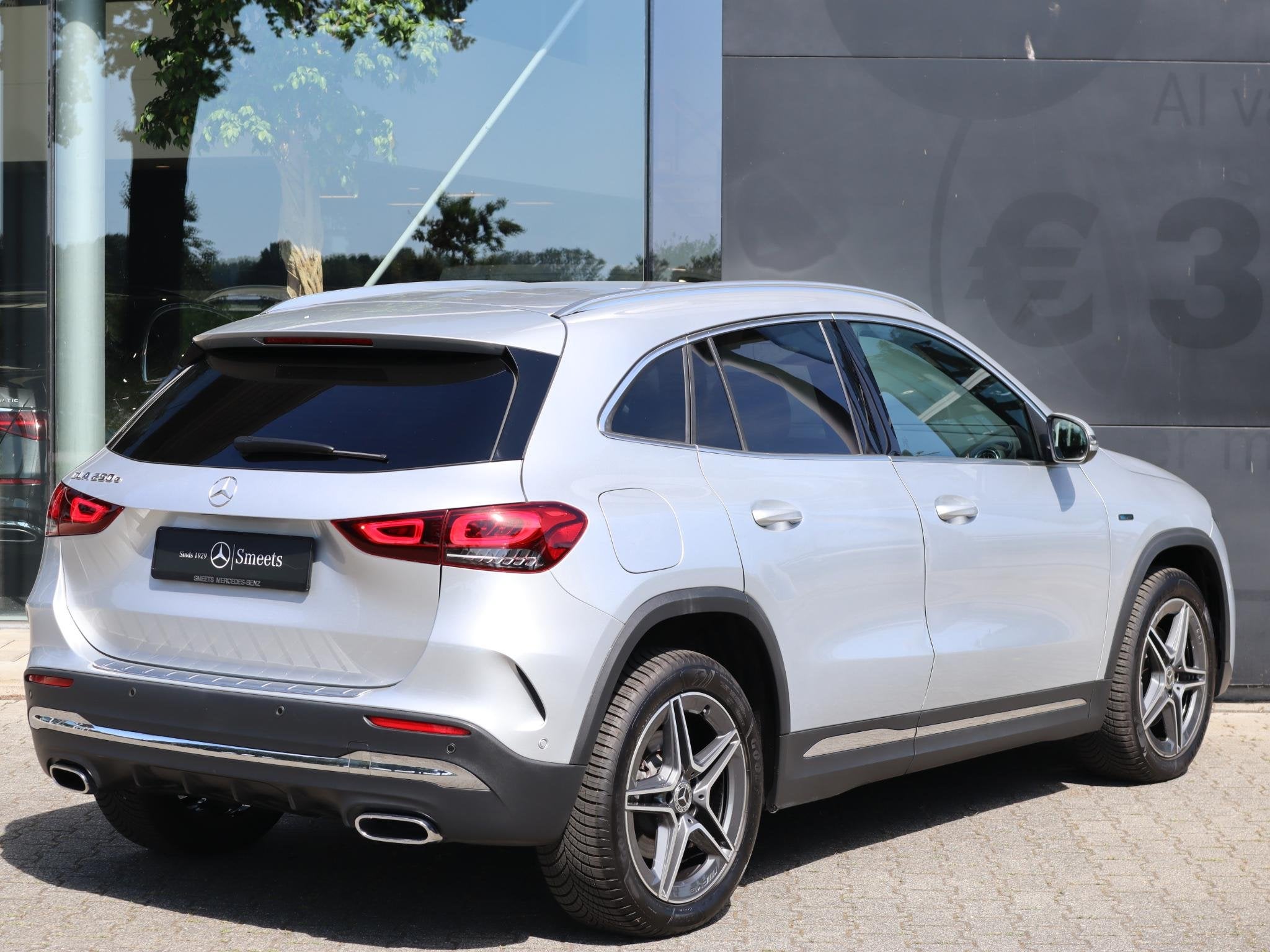 Mercedes-Benz GLA-klasse 250 e AMG Line l Stoelverwarming l, Auto's, Stof, Stoelverwarming, Bedrijf, Hybride Elektrisch/Benzine
