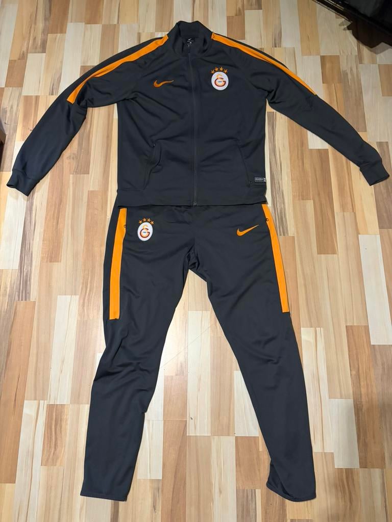 Galatasaray trainingspak, Kleding | Heren, Ophalen of Verzenden, Zo goed als nieuw, Maat 48/50 (M), Voetbal