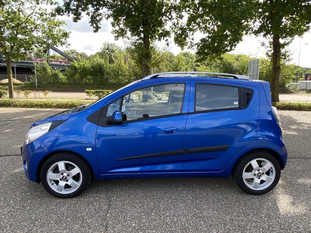 Chevrolet Spark 1.0 Bifuel 2012 Blauw, Auto's, 37 €/maand, 4 cilinders, Blauw, Origineel Nederlands