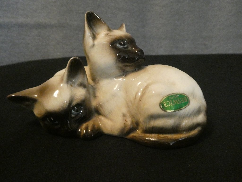 Beswick beeldje Siamese kittens model 1296, Ophalen of Verzenden, Gebruikt, Hond of Kat, Beeldje of Figuurtje
