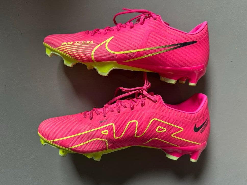 Nike Mercurial Voetbalschoenen Roze/Geel, Ophalen of Verzenden, Zo goed als nieuw, Schoenen