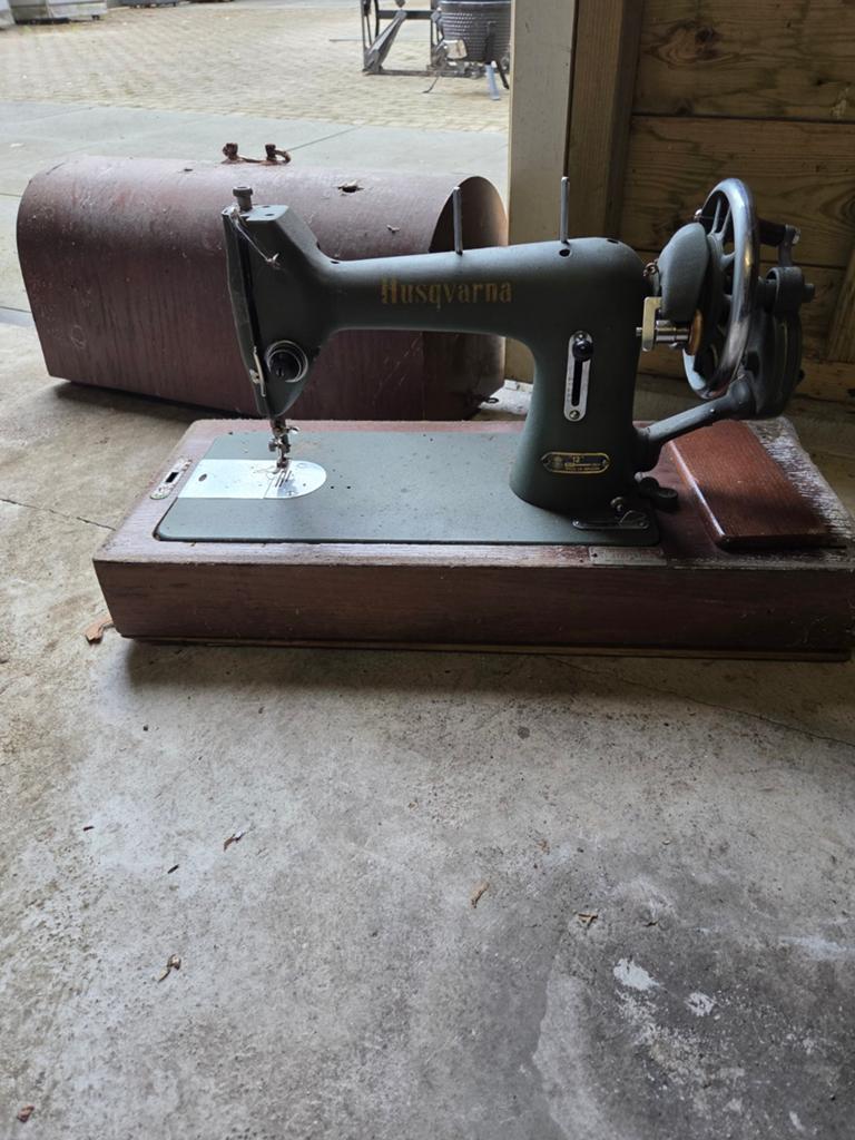 Husqvarna naaimachine, vintage model, Ophalen