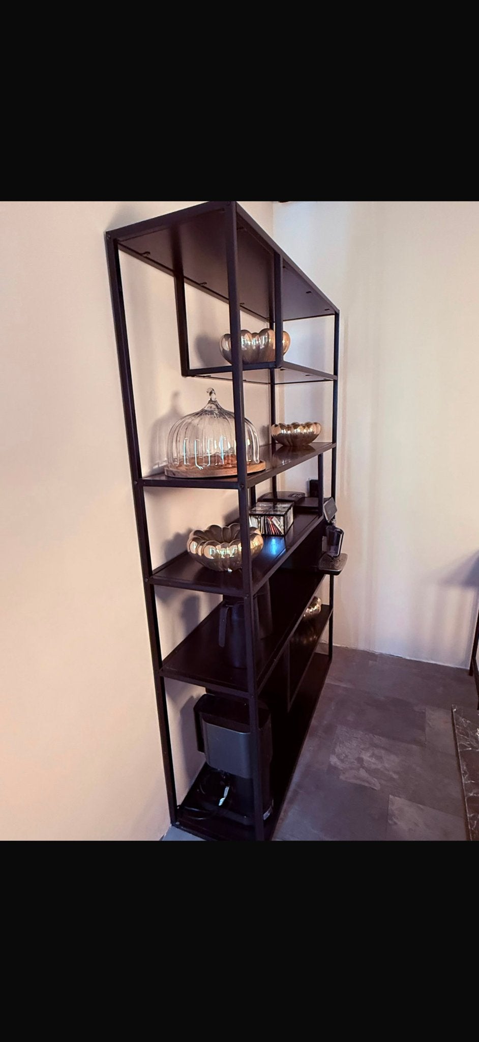 Zwarte metalen open kast met 6 planken, Ophalen, Met plank(en), 50 tot 100 cm, Zo goed als nieuw