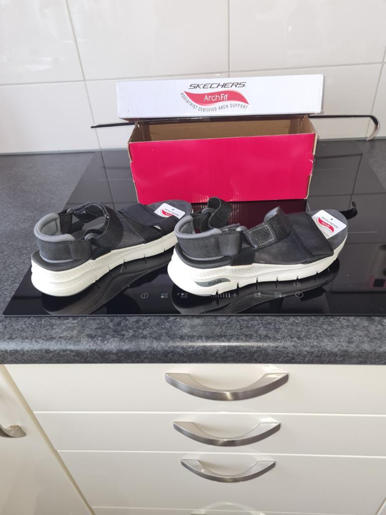 Skechers Arch Fit Sandalen - Zwart, Maat 39, Ophalen of Verzenden, Nieuw, Zwart, Sandalen of Muiltjes