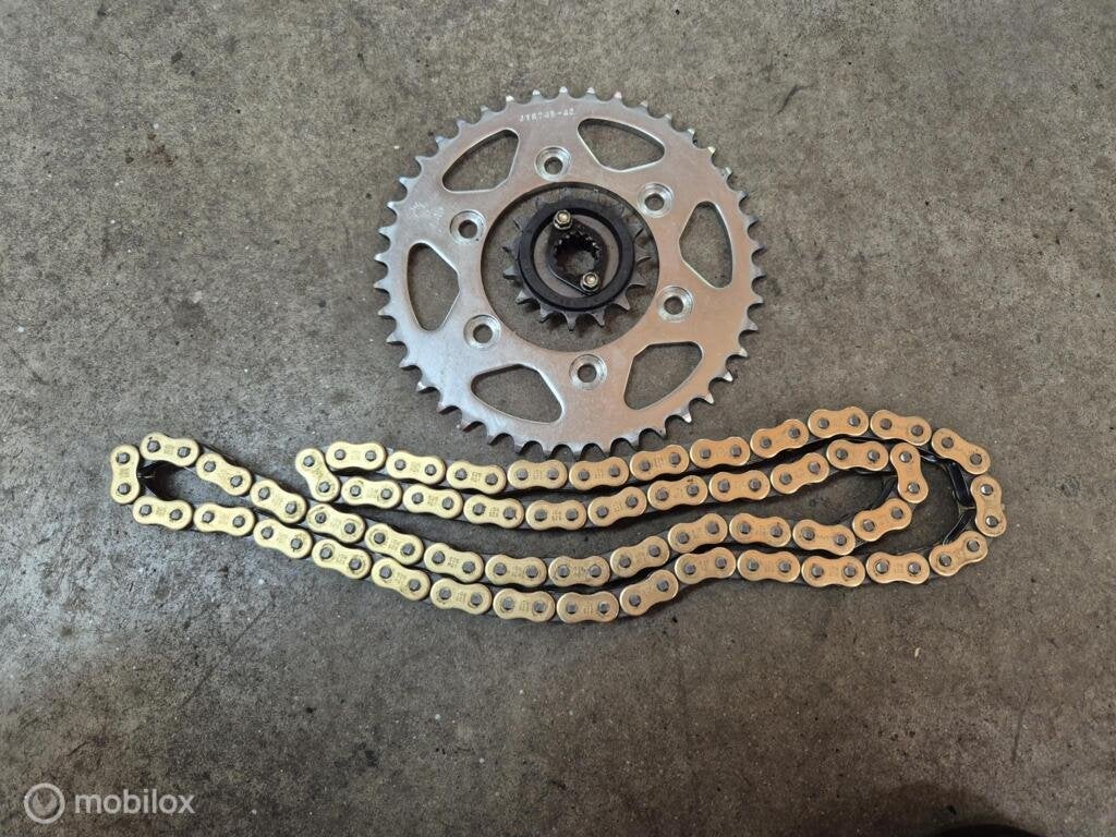 Ketting tandwielen nieuwstaat ST2 ST3 ST4 Monster Supersport, Motoren, Gebruikt, Factorystore.service@ducati.com, Ophalen of Verzenden