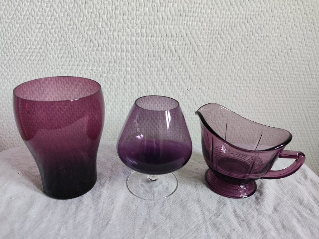 Oud paars glaswerk: drinkglas~cognacglas~room-/melkkannetje, Ophalen of Verzenden