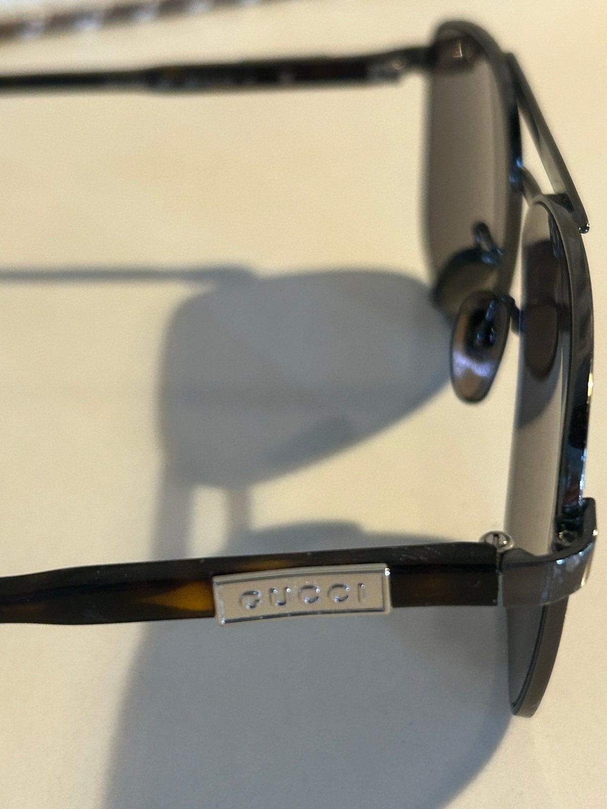 Gucci Zonnebril GG1164S  zwart en bruin unisex, Sieraden, Tassen en Uiterlijk, Zonnebrillen en Brillen | Heren, Verzenden, Zo goed als nieuw