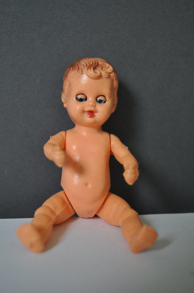 Vintage osKar Poppenhuis Popje Pop Meisje 8 cm 1960, Verzamelen, Poppen, Ophalen of Verzenden, Pop