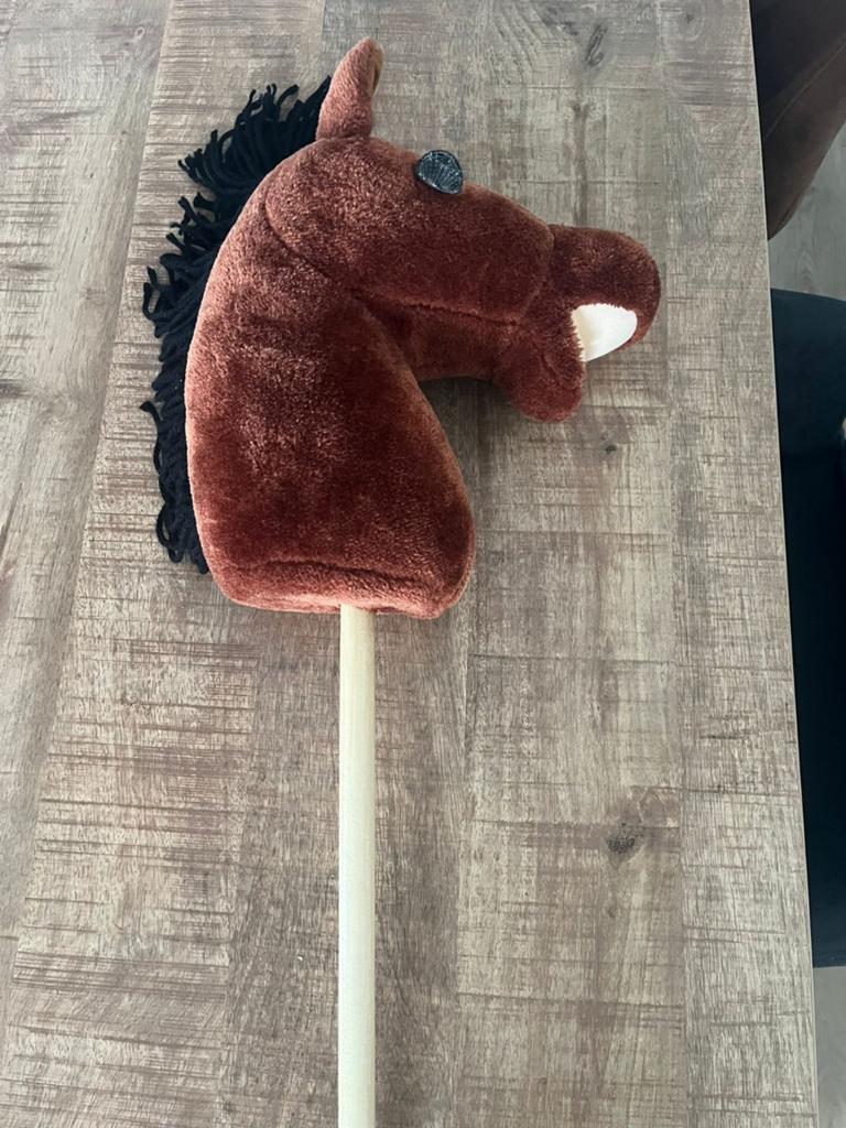 Hobbyhorse bruin met accessoires, Kinderen en Baby's, Speelgoed | Hobbelfiguren, Ophalen of Verzenden