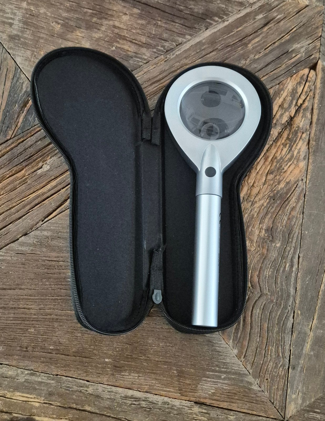 Vergroot glas of loep  met led verlichting, Ophalen of Verzenden, Nieuw, Vergrootglas of Loep