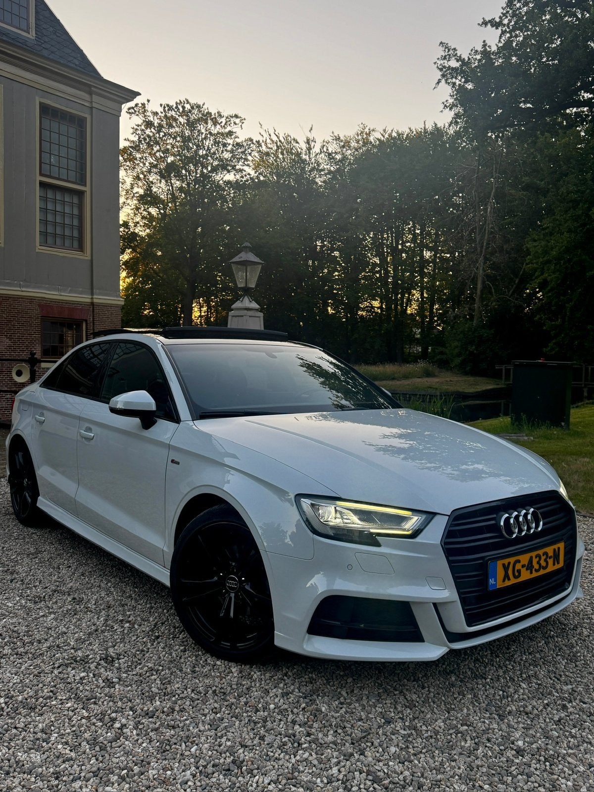 Audi A3 Limousine 3x S-line Pano Virtual cockpit 150 PK Wit, 15 km/l, 1498 cc, 4 cilinders, Leder en Stof