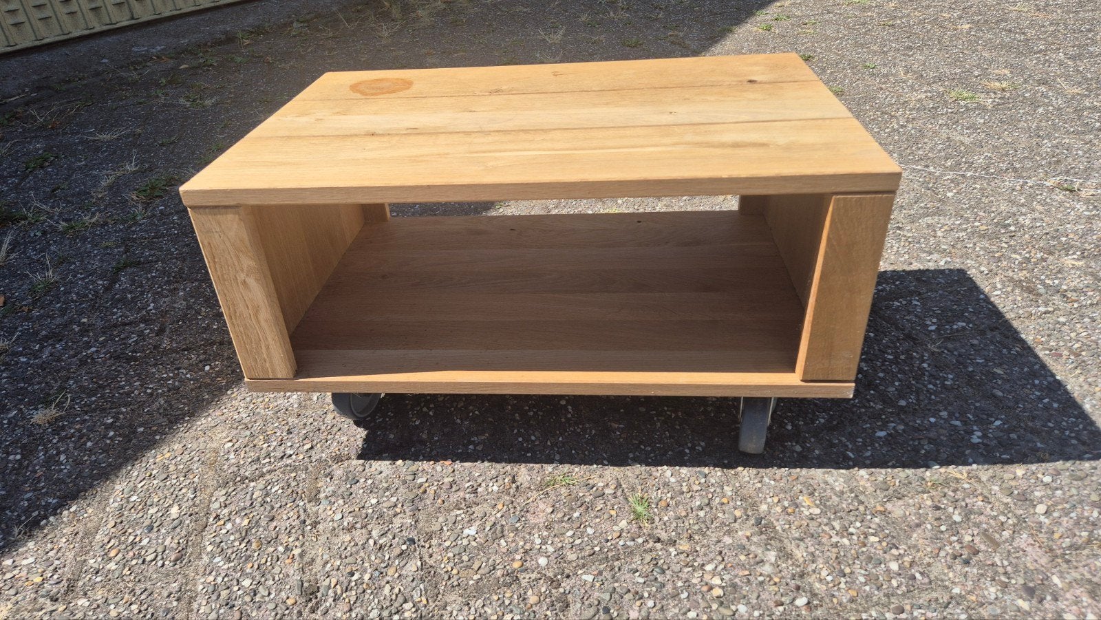 Eikenhouten tv meubel salontafel op wielen 60x40x35, Huis en Inrichting, Tafels | Salontafels, Ophalen, Gebruikt, 50 tot 100 cm