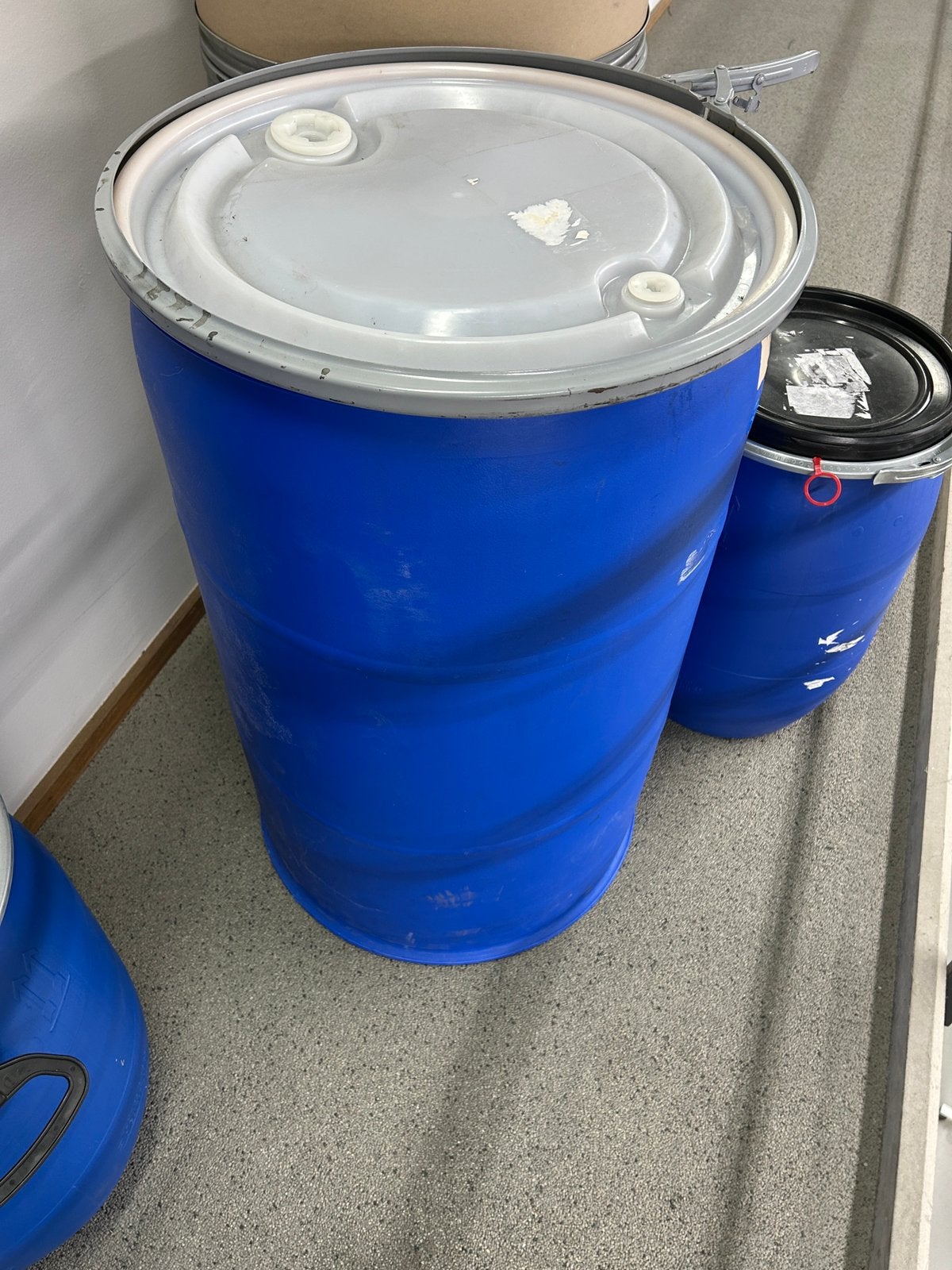 Plastic vat met deksel en metalen sluitring 55gallon, 150 liter of meer, Ophalen, Gebruikt