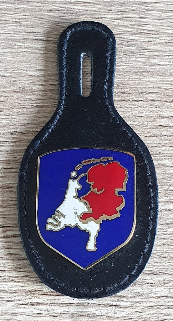 Aangeboden 7 verschillende borstzakhangers nr's 92-98, Verzamelen, Ophalen of Verzenden, Landmacht, Nederland, Embleem of Badge