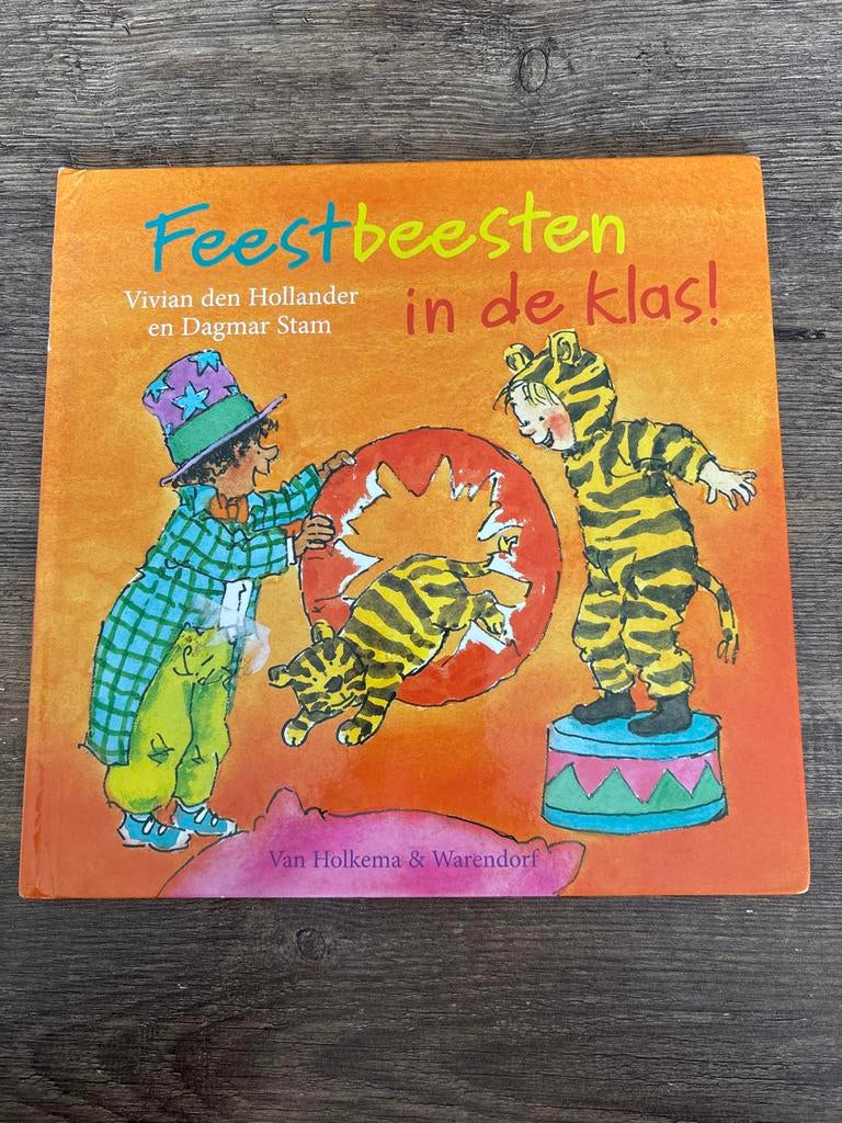 Feestbeesten in de klas! - Vivian den Hollander, Boeken, Kinderboeken | Jeugd | onder 10 jaar, Zo goed als nieuw, Fictie algemeen