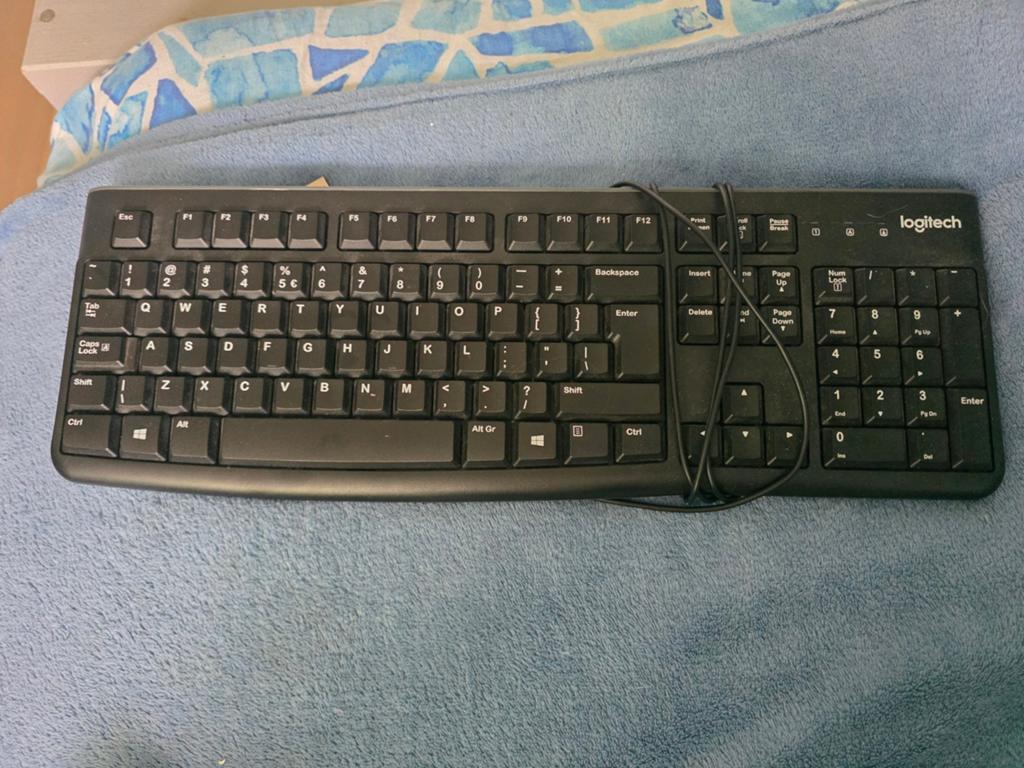 Logitech K120 bedraad toetsenbord - voetjes missen, Gebruikt, Logitech, Ophalen of Verzenden, Qwerty