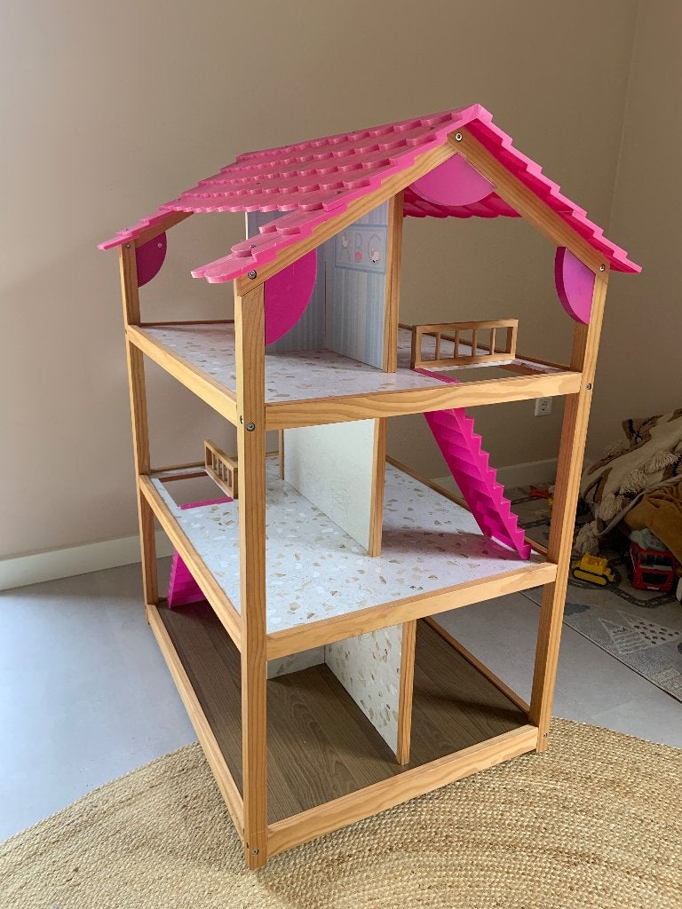 Houten Barbiehuis incl meubels