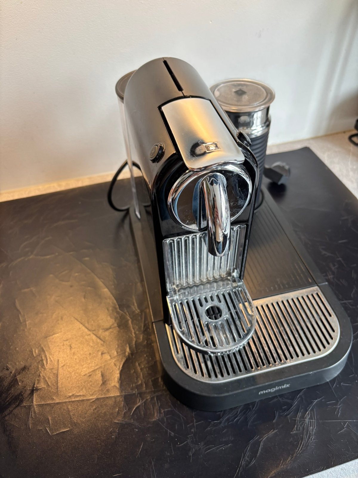 Nespresso krups met melkopschuimer (lekt), Ophalen, Niet werkend, Krups