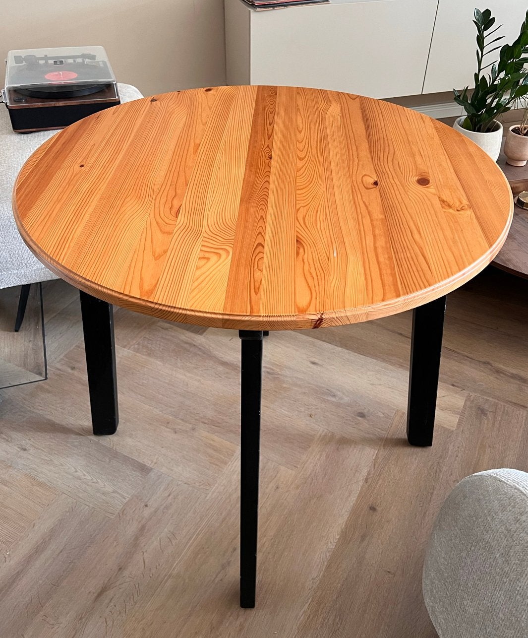Mooie ronde IKEA tafel, zo goed als nieuw, Huis en Inrichting, Ophalen, Rond, 50 tot 100 cm, Zo goed als nieuw