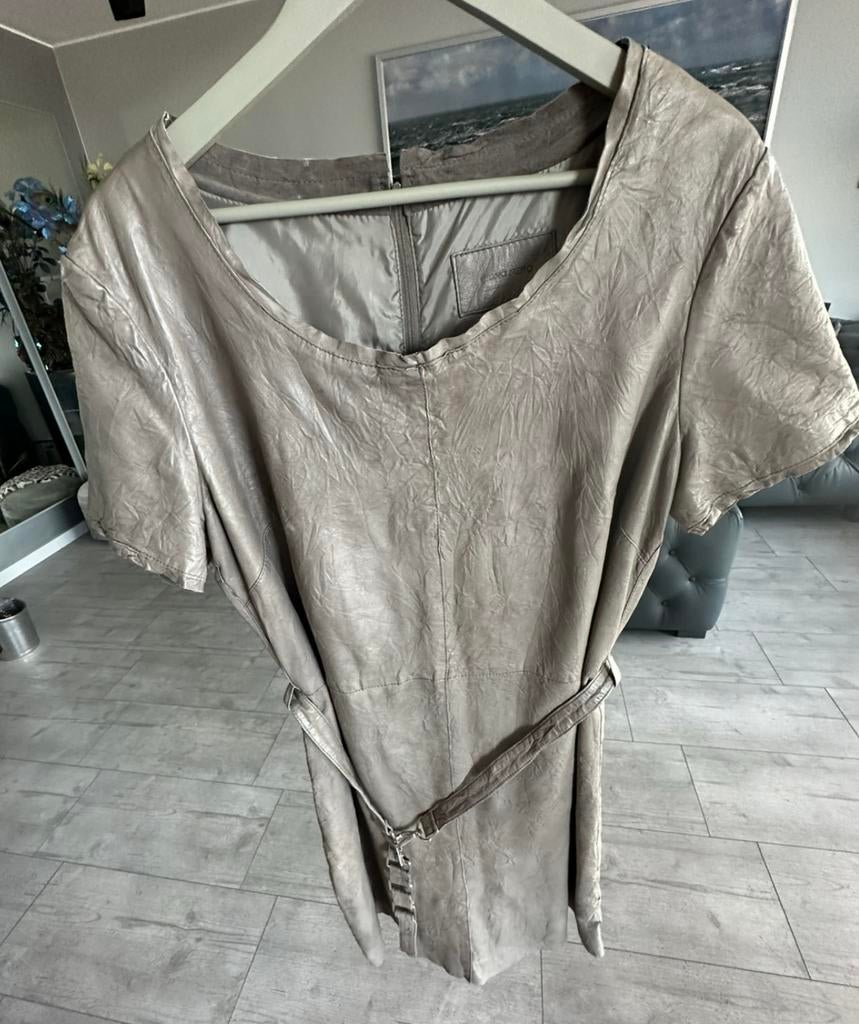 Cigno Nero , leren jurkje met centuur , 42/44, Overige kleuren, Maat 42/44 (L), Ophalen of Verzenden, Zo goed als nieuw