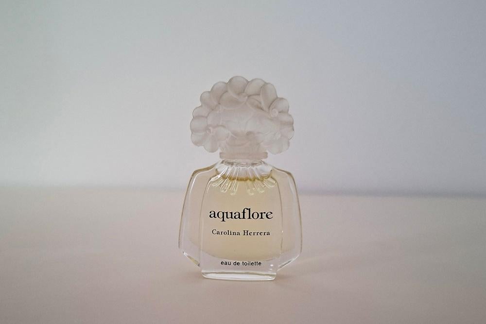Carolina Herrera parfum miniatuur Aquaflore - EDT, Ophalen of Verzenden, Zo goed als nieuw, Miniatuur, Gevuld
