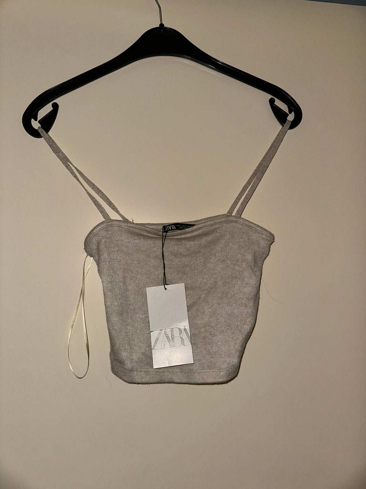 Dames nieuwe beige crop top van Zara, Kleding | Dames, Tops, Ophalen of Verzenden, Zo goed als nieuw, Beige